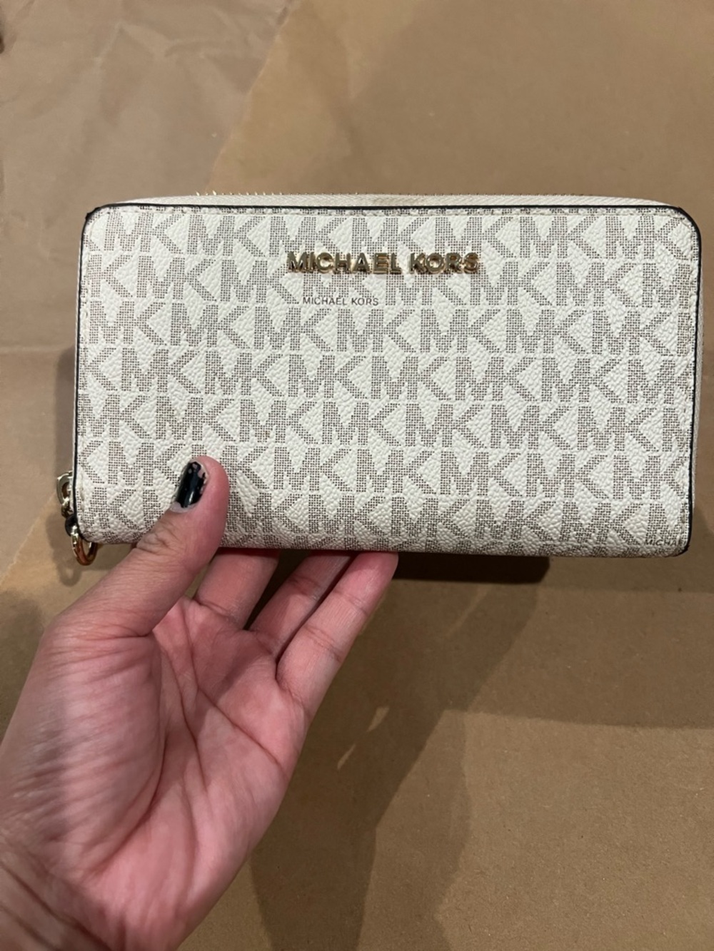 Michael Kors Signature Zip-Around Wallet in Vanilla with Gold Hardware